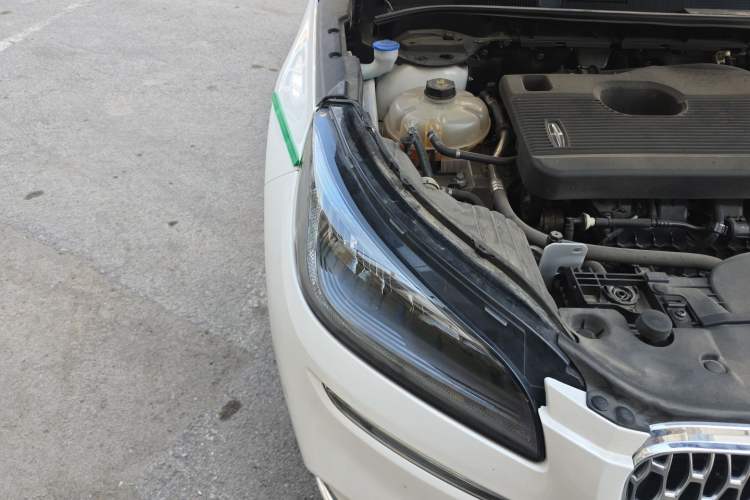 Used Lincoln Corsair 2022 2.0T Two-Wheel Drive Deluxe Edition Engine Bay Right
