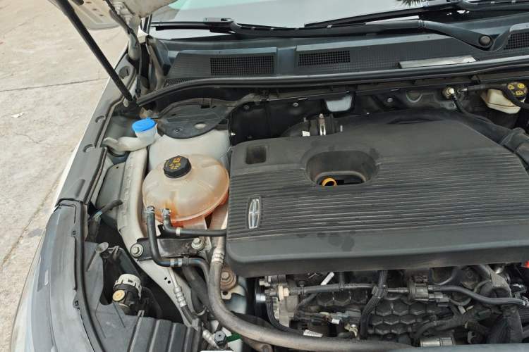 Used Lincoln Corsair 2022 2.0T Two-Wheel Drive Deluxe Edition Engine Bay Right