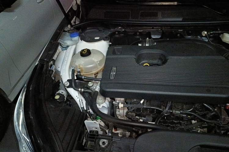 Used Lincoln Corsair 2022 2.0T Two-Wheel Drive Deluxe Edition Engine Bay Right