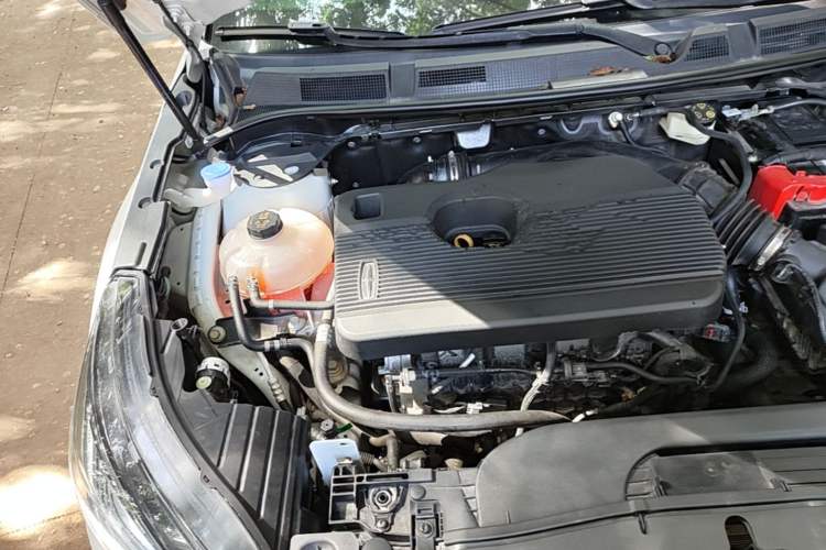 Used Lincoln Corsair 2022 2.0T Two-Wheel Drive Luxury Edition Engine Bay Right