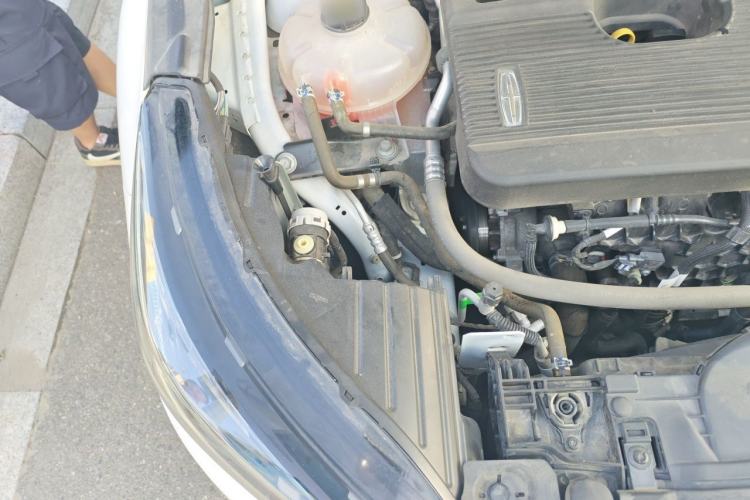 Used Lincoln Corsair 2022 2.0T Two-Wheel Drive Deluxe Edition Engine Bay Right