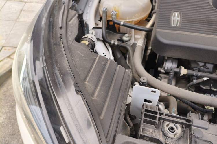 Used Lincoln Corsair 2022 Revised Version 2.0T Two-Wheel Drive Premium Edition Engine Bay Right