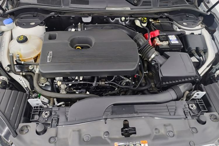 Used Lincoln Corsair 2022 Revised Version 2.0T Two-Wheel Drive Premium Edition Engine Bay