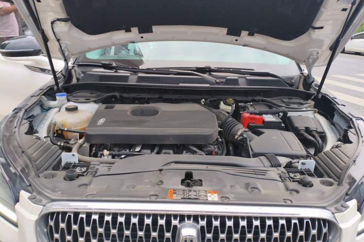 Used Lincoln Corsair 2022 Revised Version 2.0T Two-Wheel Drive Premium Edition Engine Bay