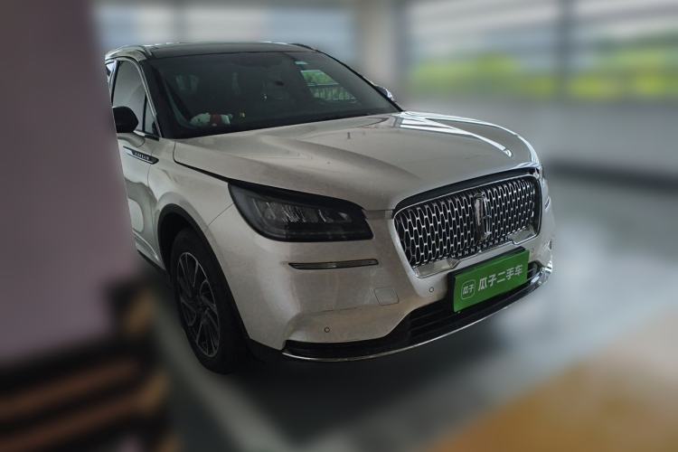 Used Lincoln Corsair 2022 Revised Version 2.0T Two-Wheel Drive Premium Edition Front Right 45 Deg
