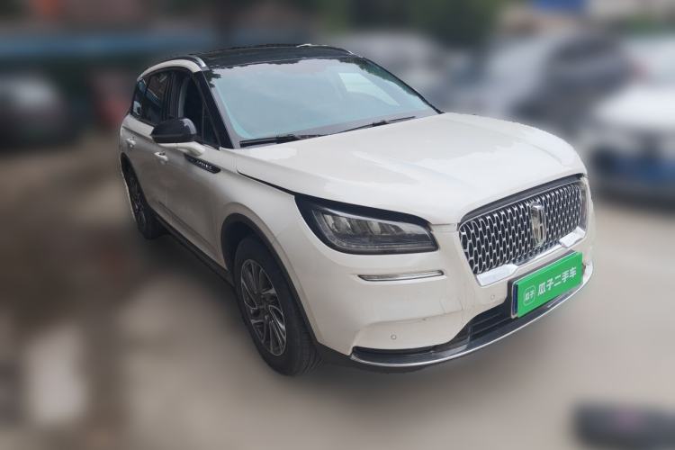 Used Lincoln Corsair 2022 Revised Version 2.0T Two-Wheel Drive Premium Edition Front Right 45 Deg
