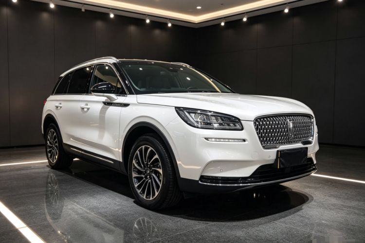 Used Lincoln Corsair 2022 2.0T Two-Wheel Drive Deluxe Edition Front Right 45 Deg