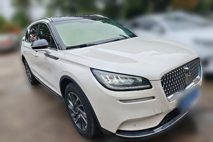Used Lincoln Corsair 2022 Revised Version 2.0T Two-Wheel Drive Premium Edition Front Right 45 Deg