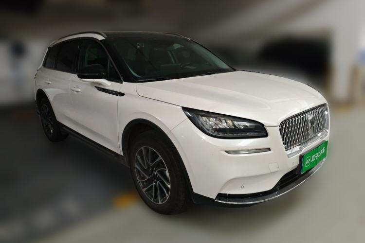 Used Lincoln Corsair 2022 Revised Version 2.0T Two-Wheel Drive Premium Edition Front Right 45 Deg