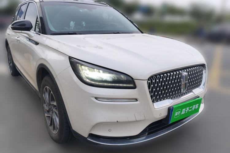 Used Lincoln Corsair 2022 Revised Version 2.0T Two-Wheel Drive Premium Edition Front Right 45 Deg