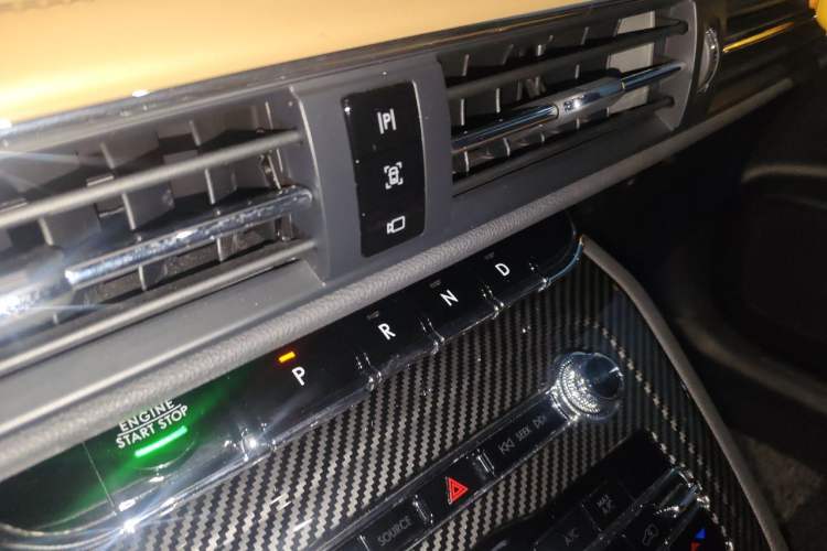 Used Lincoln Corsair 2022 2.0T Two-Wheel Drive Luxury Edition Gear Lever