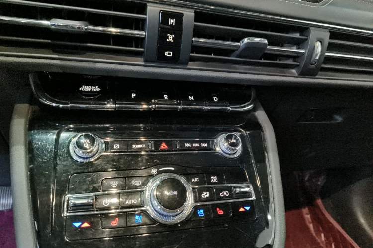 Used Lincoln Corsair 2022 Revised Version 2.0T Two-Wheel Drive Luxury Edition Gear Lever
