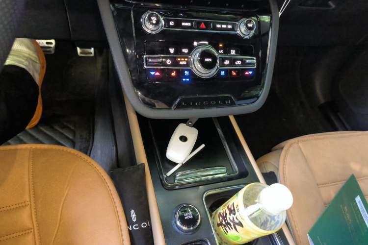 Used Lincoln Corsair 2022 2.0T Two-Wheel Drive Luxury Edition Gear Lever