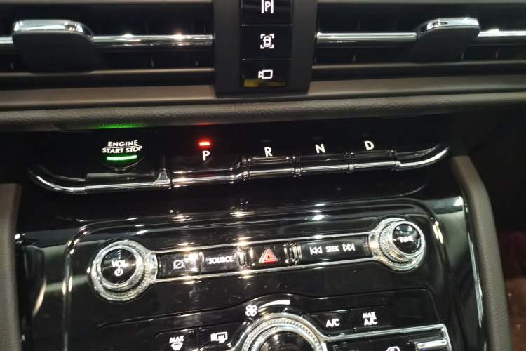 Used Lincoln Corsair 2022 Revised Version 2.0T Two-Wheel Drive Luxury Edition Gear Lever