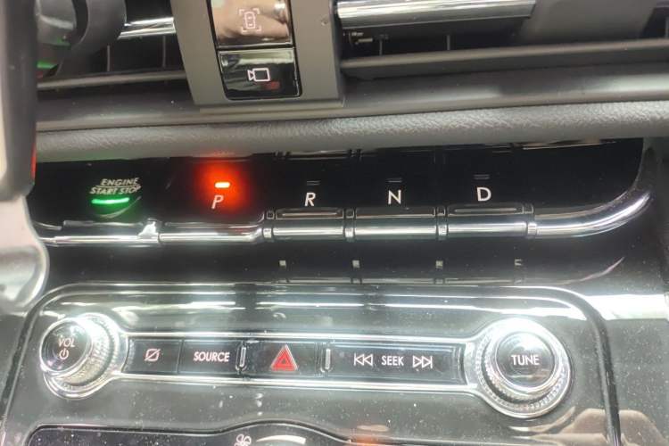Used Lincoln Corsair 2022 2.0T Two-Wheel Drive Deluxe Edition Gear Lever