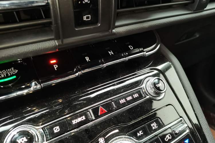 Used Lincoln Corsair 2022 2.0T Two-Wheel Drive Luxury Edition Gear Lever