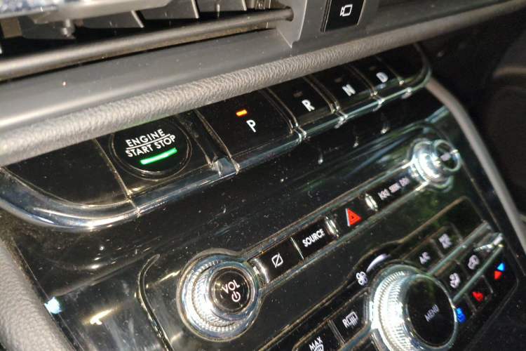 Used Lincoln Corsair 2022 2.0T Two-Wheel Drive Luxury Edition Gear Lever