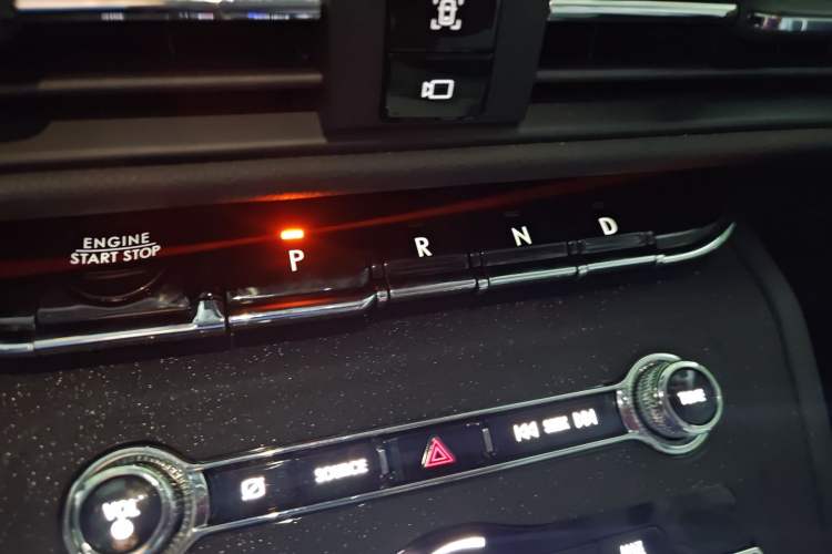 Used Lincoln Corsair 2022 2.0T Two-Wheel Drive Deluxe Edition Gear Lever