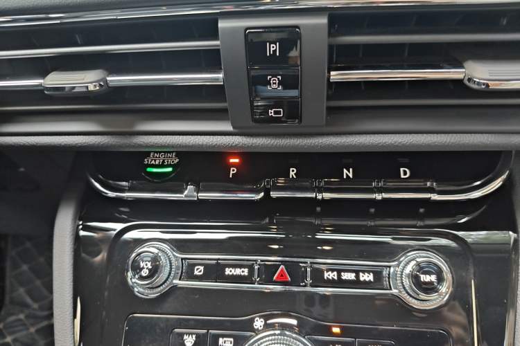 Used Lincoln Corsair 2022 2.0T Two-Wheel Drive Luxury Edition Gear Lever