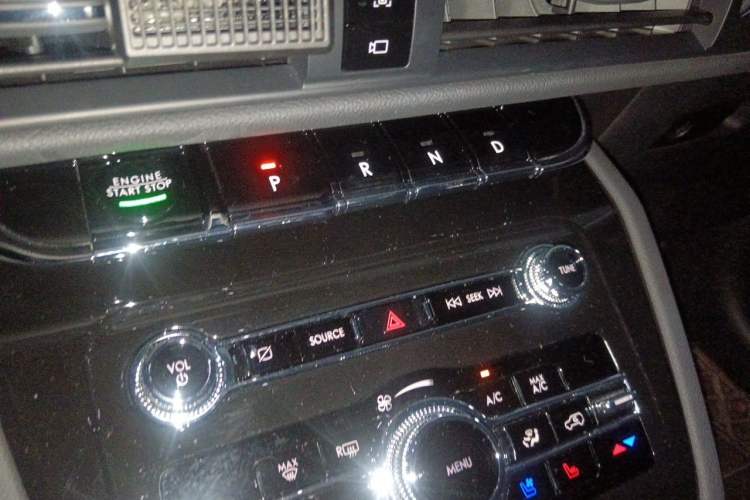 Used Lincoln Corsair 2022 2.0T Two-Wheel Drive Luxury Edition Gear Lever