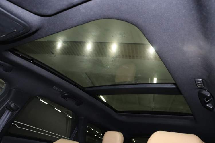 Used Lincoln Corsair 2022 2.0T Two-Wheel Drive Luxury Edition Headliner