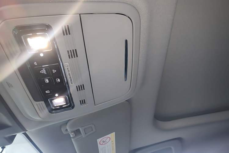 Used Lincoln Corsair 2022 Revised Version 2.0T Two-Wheel Drive Premium Edition Headliner