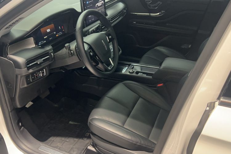 Used Lincoln Corsair 2022 2.0T Two-Wheel Drive Deluxe Edition Interior 1