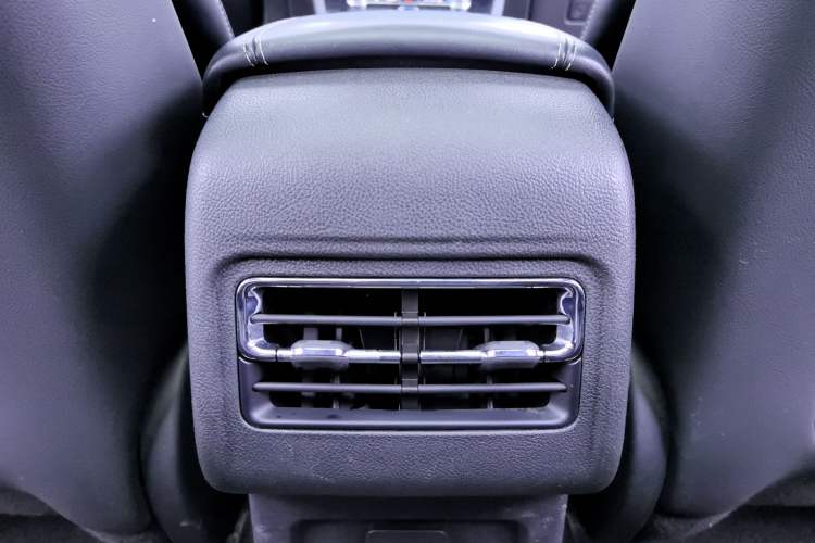 Used Lincoln Corsair 2022 2.0T Two-Wheel Drive Deluxe Edition Interior 10