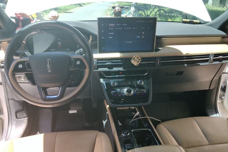 Used Lincoln Corsair 2022 2.0T Two-Wheel Drive Luxury Edition Interior 2