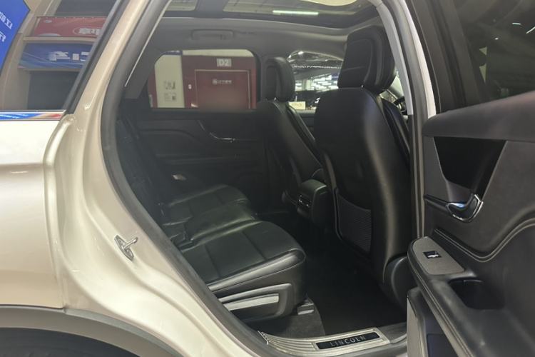 Used Lincoln Corsair 2022 2.0T Two-Wheel Drive Luxury Edition Interior 2