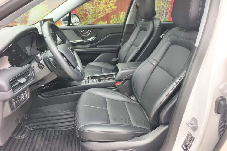 Used Lincoln Corsair 2022 2.0T Two-Wheel Drive Deluxe Edition Interior 2