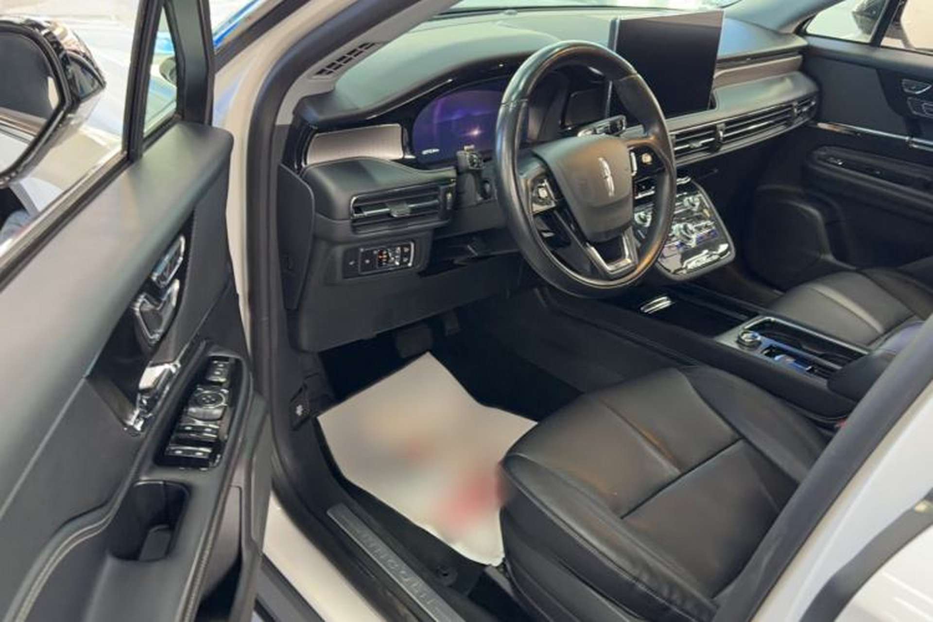 Used Lincoln Corsair 2022 2.0T Two-Wheel Drive Deluxe Edition Interior 2