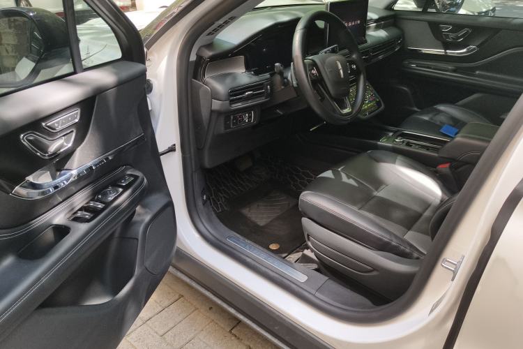 Used Lincoln Corsair 2022 2.0T Two-Wheel Drive Deluxe Edition Interior 3