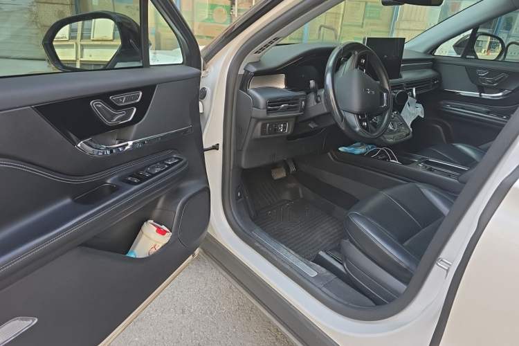 Used Lincoln Corsair 2022 2.0T Two-Wheel Drive Deluxe Edition Interior 3