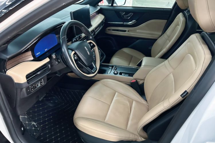 Used Lincoln Corsair 2022 2.0T Two-Wheel Drive Luxury Edition Interior 3