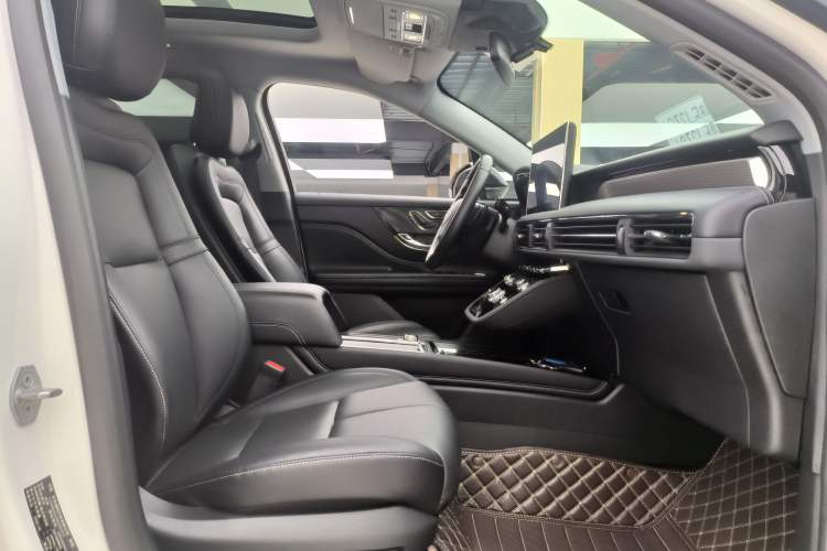 Used Lincoln Corsair 2022 2.0T Two-Wheel Drive Luxury Edition Interior 3