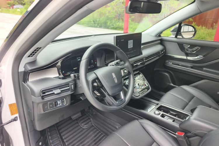 Used Lincoln Corsair 2022 2.0T Two-Wheel Drive Deluxe Edition Interior 3