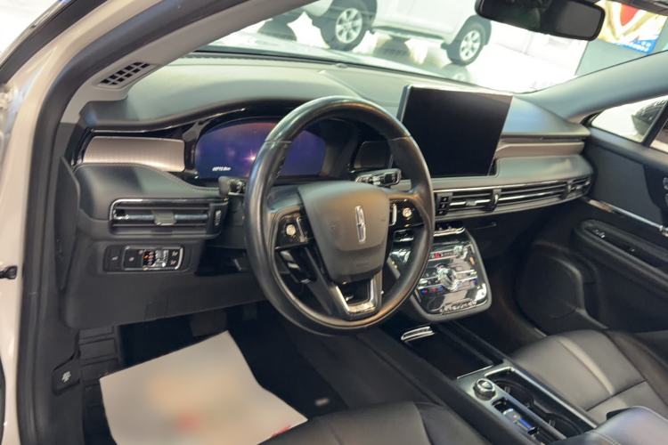 Used Lincoln Corsair 2022 2.0T Two-Wheel Drive Deluxe Edition Interior 3