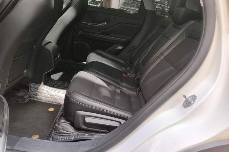 Used Lincoln Corsair 2022 2.0T Two-Wheel Drive Deluxe Edition Interior 4