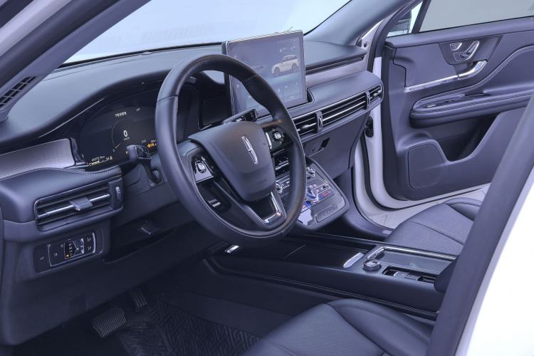Used Lincoln Corsair 2022 2.0T Two-Wheel Drive Deluxe Edition Interior 4