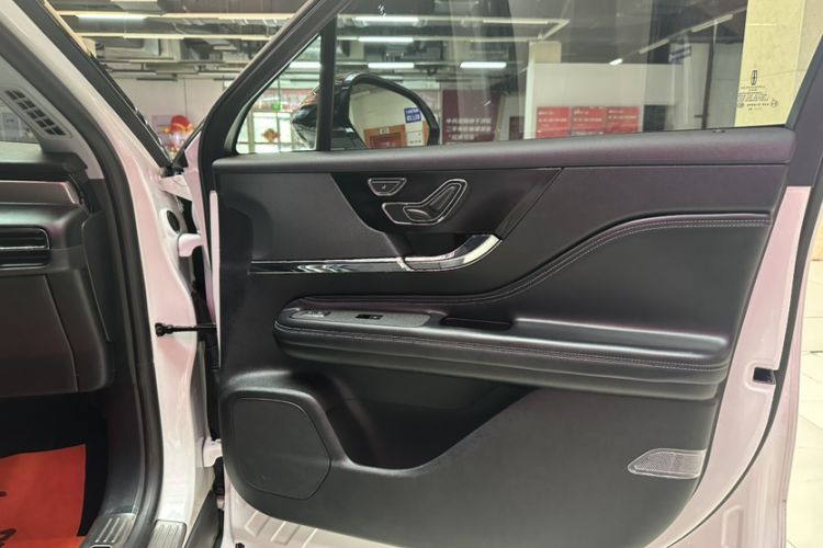 Used Lincoln Corsair 2022 2.0T Two-Wheel Drive Luxury Edition Interior 4