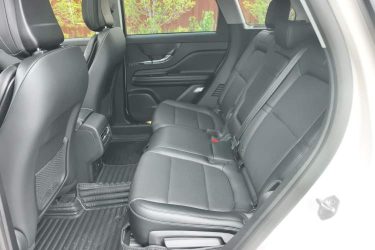 Used Lincoln Corsair 2022 2.0T Two-Wheel Drive Deluxe Edition Interior 4