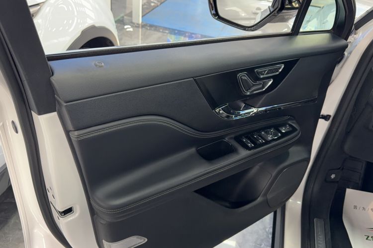 Used Lincoln Corsair 2022 2.0T Two-Wheel Drive Deluxe Edition Interior 4