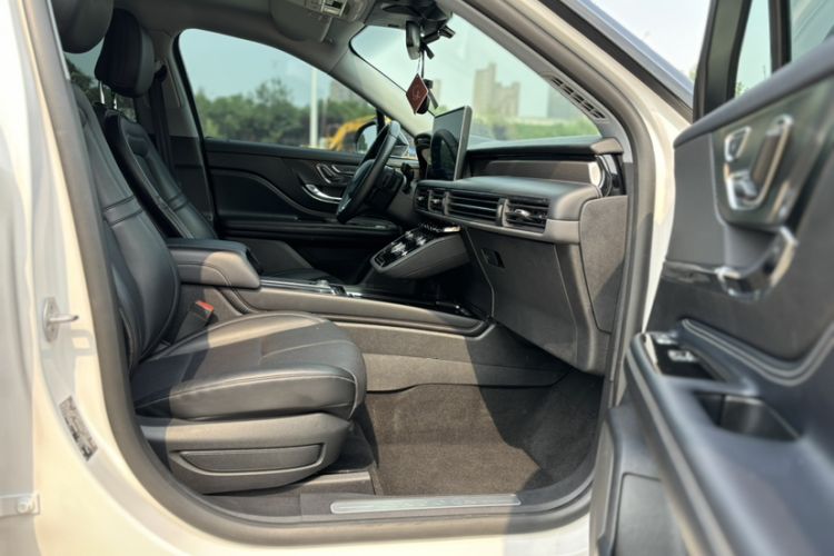 Used Lincoln Corsair 2022 2.0T Two-Wheel Drive Deluxe Edition Interior 5