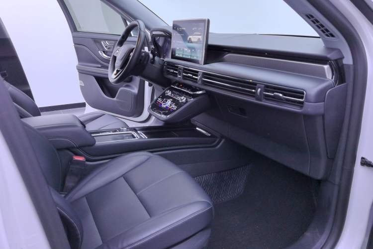Used Lincoln Corsair 2022 2.0T Two-Wheel Drive Deluxe Edition Interior 5