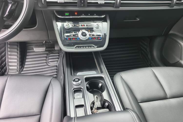 Used Lincoln Corsair 2022 2.0T Two-Wheel Drive Deluxe Edition Interior 5
