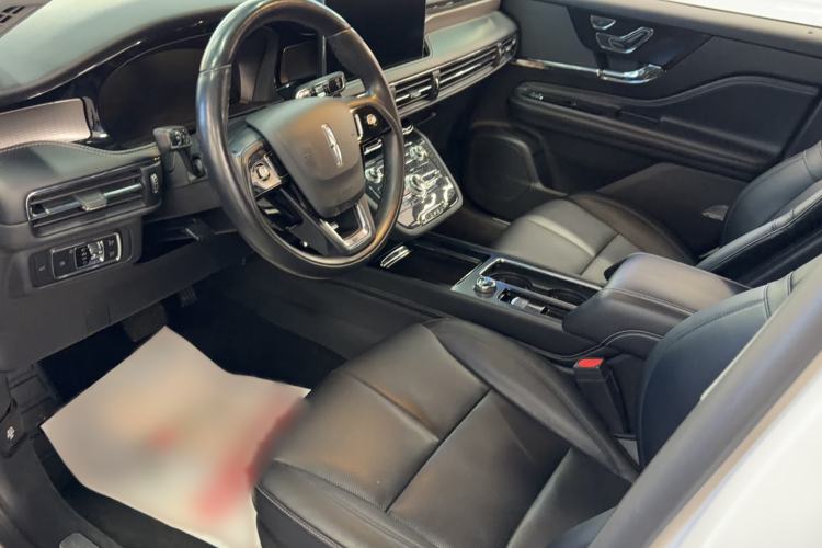 Used Lincoln Corsair 2022 2.0T Two-Wheel Drive Deluxe Edition Interior 5