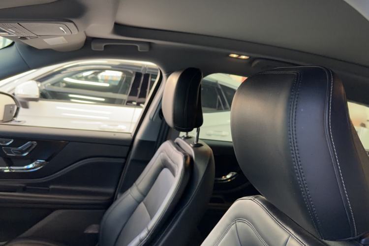 Used Lincoln Corsair 2022 2.0T Two-Wheel Drive Deluxe Edition Interior 6