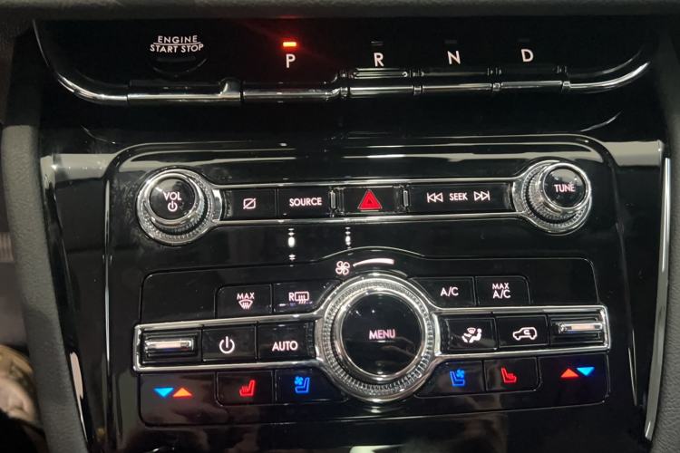 Used Lincoln Corsair 2022 2.0T Two-Wheel Drive Deluxe Edition Interior 6