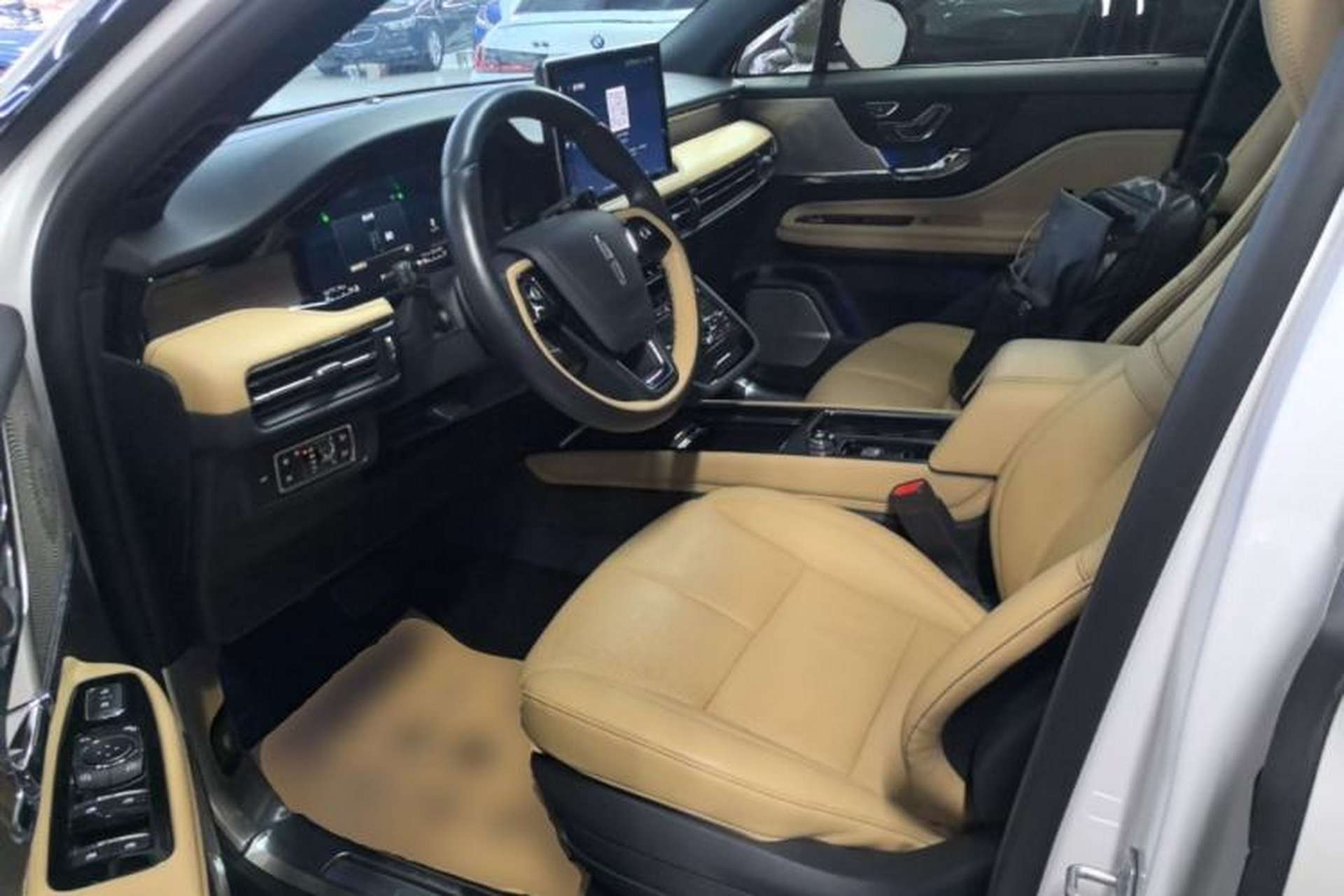 Used Lincoln Corsair 2022 2.0T Two-Wheel Drive Luxury Edition Left Front Seat